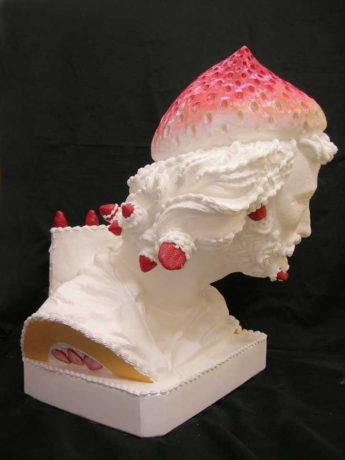 「お菓子の石膏像」のカプセルトイ発売記念展