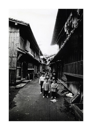 写真家がカメラを持って旅に出た　北井一夫「村へ、そして村へ」