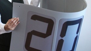 凸版印刷　シチズンＴＩＣ　マルチカラー版大型電子ペーパーサイネージ　世界初 SID (3)