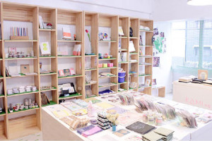 約100人のブックカバー展 (1)