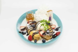 原宿「2.5SPINNS CAFE×SWEETS PARADISE」と「ちびまる子ちゃん」のコラボ