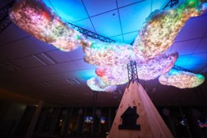 twitterを通じて世界中の天気を体験できるイルミネーション