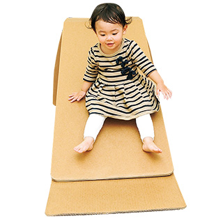 ダンボール遊園地