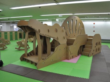 ダンボール遊園地