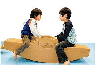 ダンボール遊園地