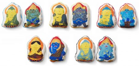 そばに置いてハッとする 抱きしめてホッとする リバーシブルみほとけ抱クッション