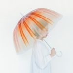 雨空を泳ぐクラゲの傘