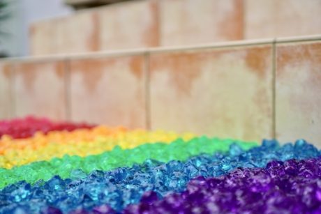 24色の防犯砂利であなたの思い描いたお庭を実現～防犯砂利でギネスブックに挑戦～