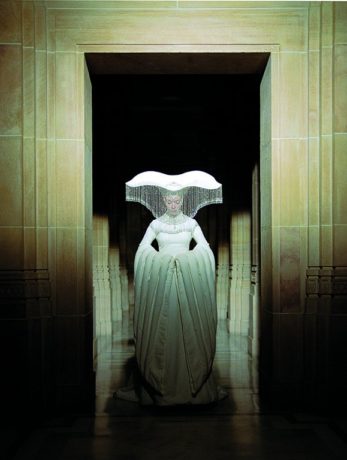 石岡瑛子　血が、汗が、涙がデザインできるか