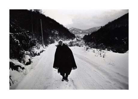 写真家がカメラを持って旅に出た　北井一夫「村へ、そして村へ」