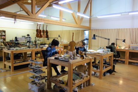 日本人弦楽器製作家手工弦楽器による名曲コンサート～TRIO AXISをお招きして～　