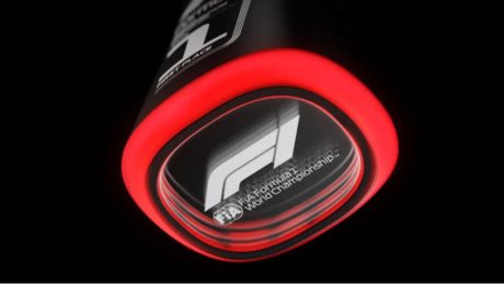 キス反応型トロフィー